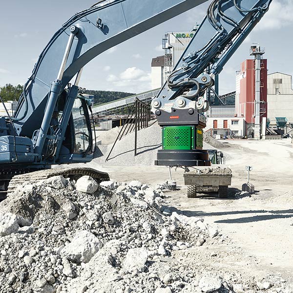 OilQuick_Deutschalnd_Egli_Mag_Einsatzbereiche_Aufraeumen_1a_LT_web-45